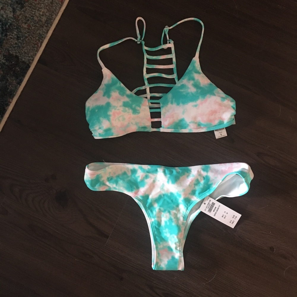 Hollister baiting suit NWT